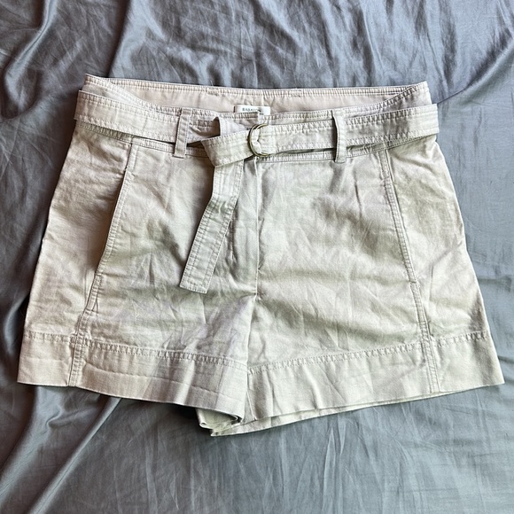 Aritzia Bataton size 10 high rise shorts classical style - Picture 3 of 4